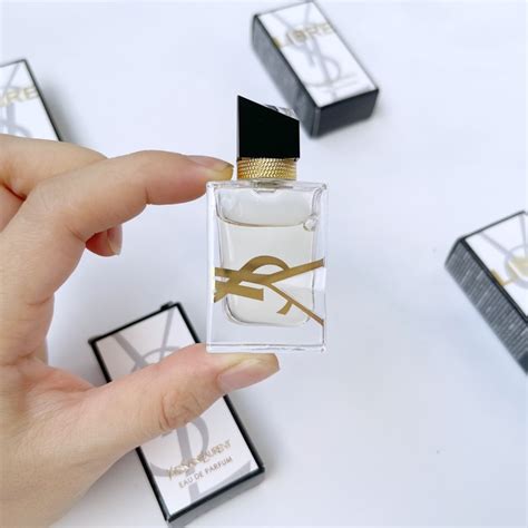 ysl hoa nữ